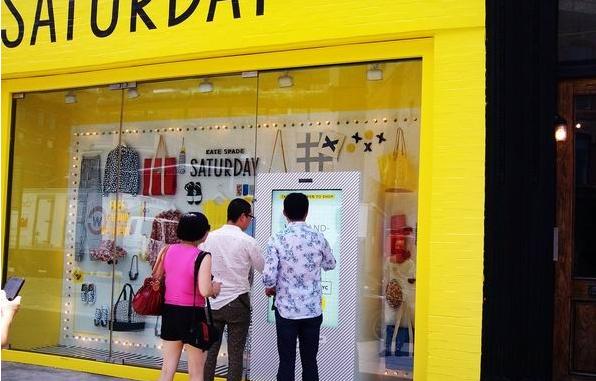 纽约*新潮门店使用触摸屏提供全新购物体验,信息显示系统,多媒体信息发布系统,数字标牌,数字告示，digital signage