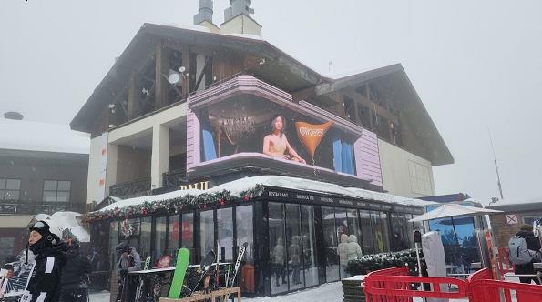LED成为主流：滑雪场的餐厅在1万英尺高空部署环绕型LED屏，多媒体信息发布系统，数字标牌，数字告示，digital signage
